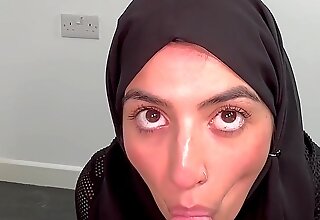 Hijabi Bitch Drinks and Sucks Achromatic Bilge During Ramadan