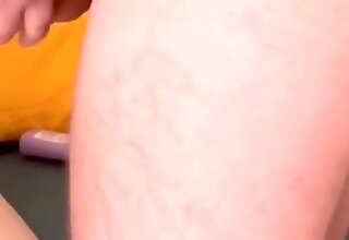 Stepdaughter Masturbates Her Stepdad amid Her Feet Until He Cums